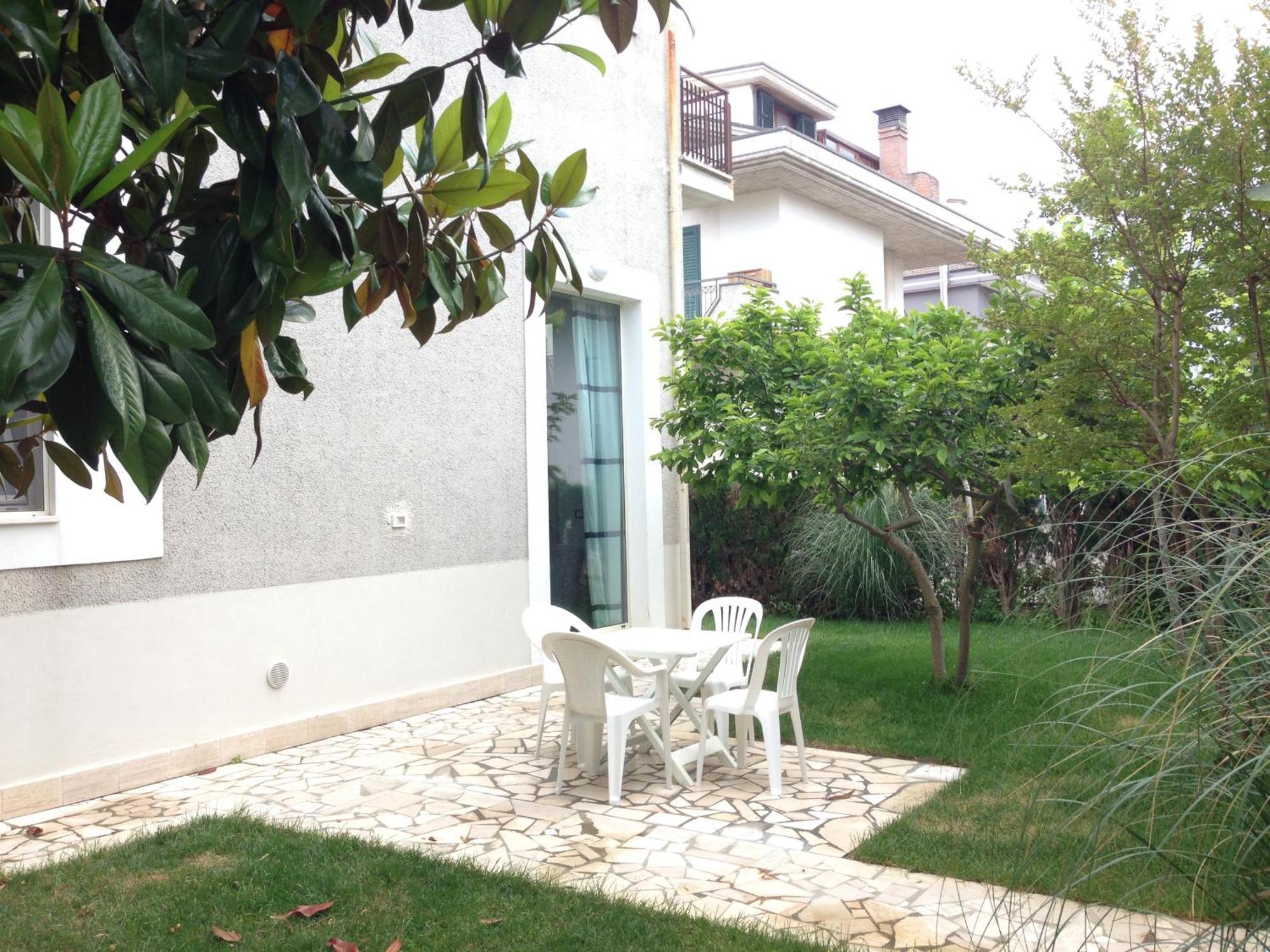 Loft 3, A 150 M Dal Mare, Pineto Centro Appartement Buitenkant foto